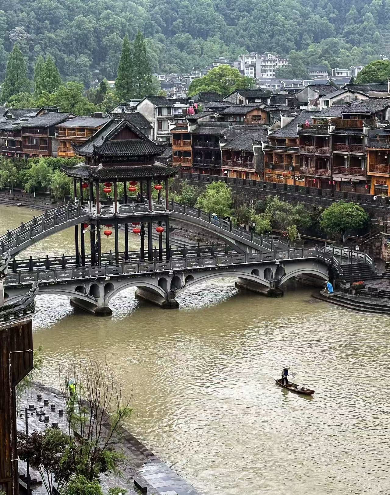 【张家界夕阳红旅游团纯玩无购物五日舒适行程】5天4晚不赶场拆解：双核+芙蓉镇+凤凰，膝盖友好+合同写死”零购物”（湘青旅兜底）